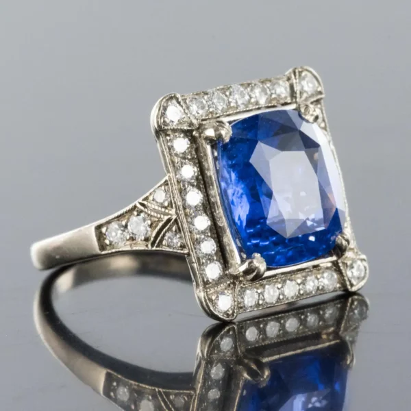 Art Deco Style French 5 Carat Ceylon Sapphire Diamond 18 Karat White Gold Ring